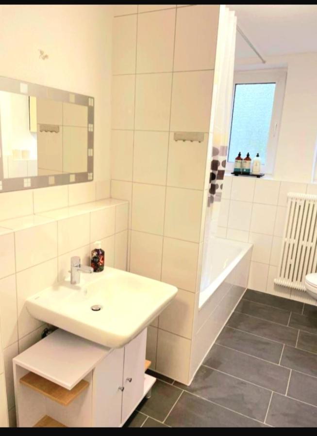 City Apartment Duisburg 2#Netflix &Wlan &Kingsize Bett & Kaffee Maschine & Central & 500M Innenhafen & 2 Min U Bahn Eksteriør bilde