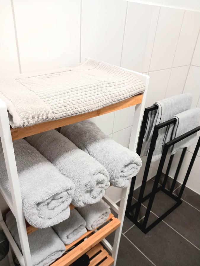 City Apartment Duisburg 2#Netflix &Wlan &Kingsize Bett & Kaffee Maschine & Central & 500M Innenhafen & 2 Min U Bahn Eksteriør bilde