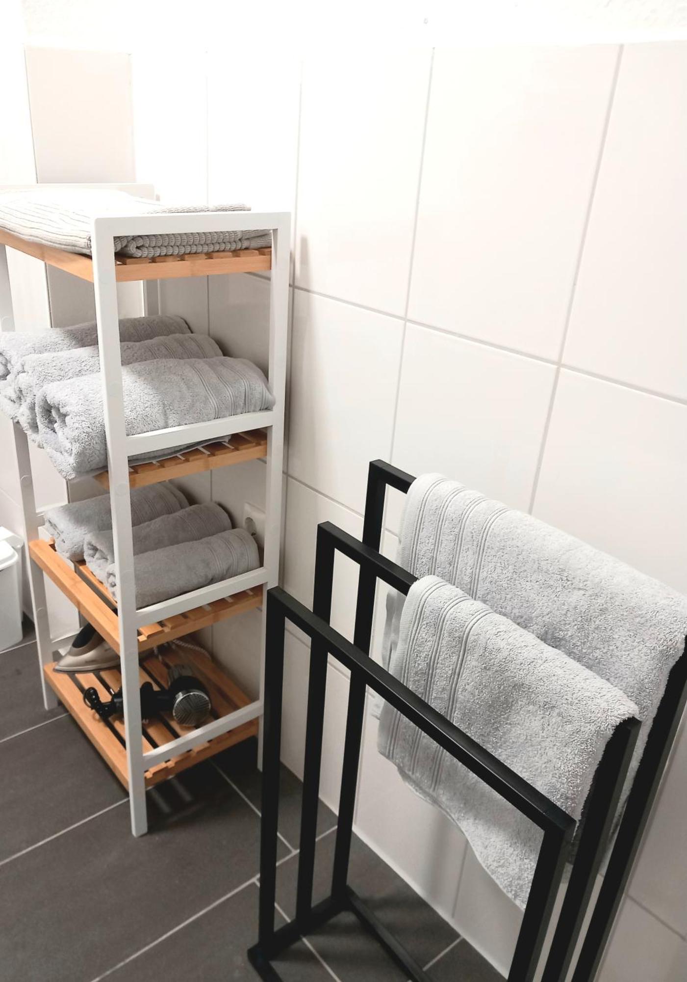 City Apartment Duisburg 2#Netflix &Wlan &Kingsize Bett & Kaffee Maschine & Central & 500M Innenhafen & 2 Min U Bahn Eksteriør bilde
