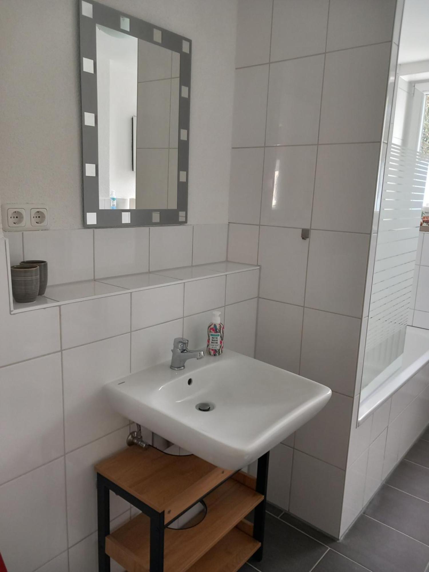 City Apartment Duisburg 2#Netflix &Wlan &Kingsize Bett & Kaffee Maschine & Central & 500M Innenhafen & 2 Min U Bahn Eksteriør bilde